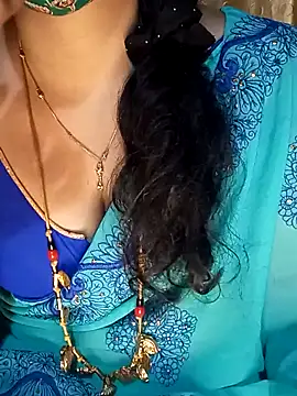 tuttifrutti17 online show from January 8, 2025, 5:37 pm