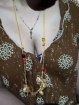 tuttifrutti17 online show from November 18, 2025, 5:05 pm