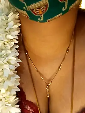 tuttifrutti17 online show from January 17, 2025, 6:02 pm