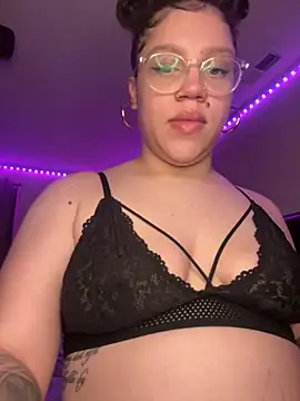 QueenNuttCollector online show from November 9, 2025, 11:03 am