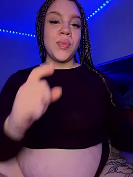 QueenNuttCollector online show from December 3, 2024, 1:47 am