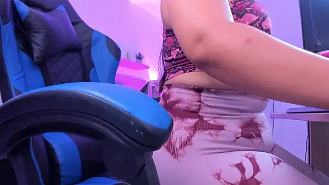 izaro22 online show from December 20, 2025, 12:52 pm