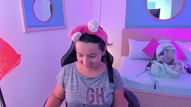 izaro22 online show from September 10, 2025, 2:21 am