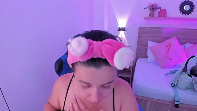 izaro22 online show from October 4, 2025, 12:39 pm