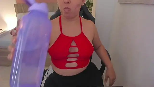 izaro22 online show from March 12, 2025, 2:20 am