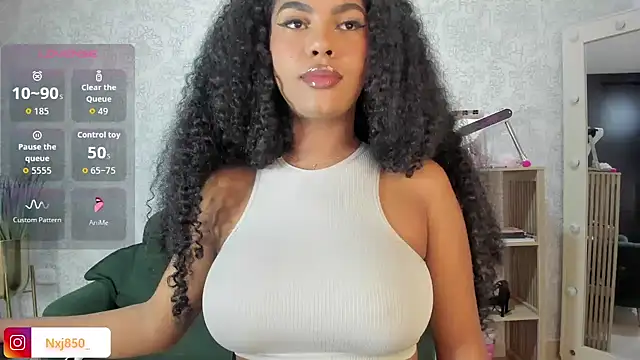 Snapshot of HOTBLACKANDWHITE2 chatting on November 7, 2025, 3:22 am HOTBLACKANDWHITE2 online show from November 7, 2025, 3:22 am