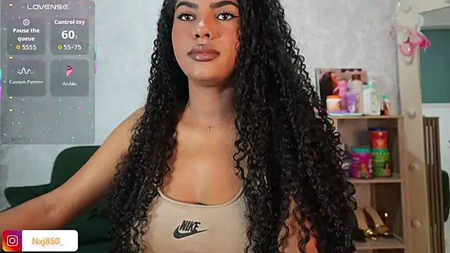 HOTBLACKANDWHITE2 online show from February 11, 2026, 6:41 pm