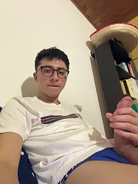 Snapshot of CamiRojas_boy chatting on February 13, 2026, 2:55 am CamiRojas boy online show from February 13, 2026, 2:55 am