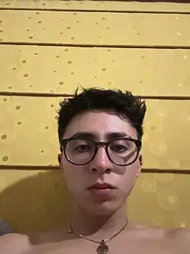 CamiRojas boy online show from September 18, 2025, 3:31 am