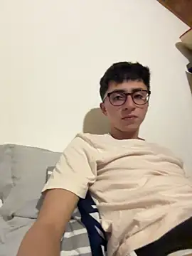 Snapshot of CamiRojas_boy chatting on December 15, 2025, 4:18 am CamiRojas boy online show from December 15, 2025, 4:18 am