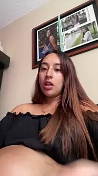 Snapshot of Vaiolet_a chatting on January 13, 2025, 6:27 pm Vaiolet a online show from January 13, 2025, 6:27 pm