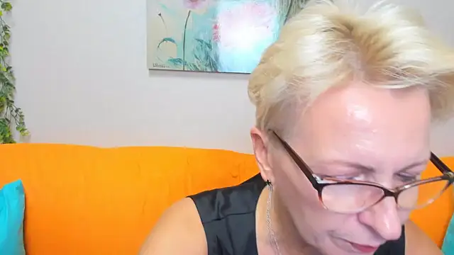 iamyourdream89 online show from October 17, 2025, 12:51 pm