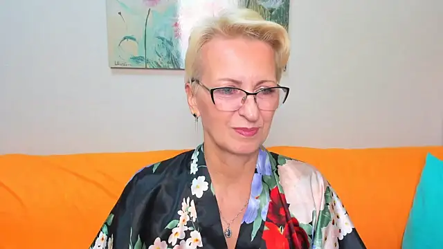 iamyourdream89 online show from September 12, 2025, 5:56 pm