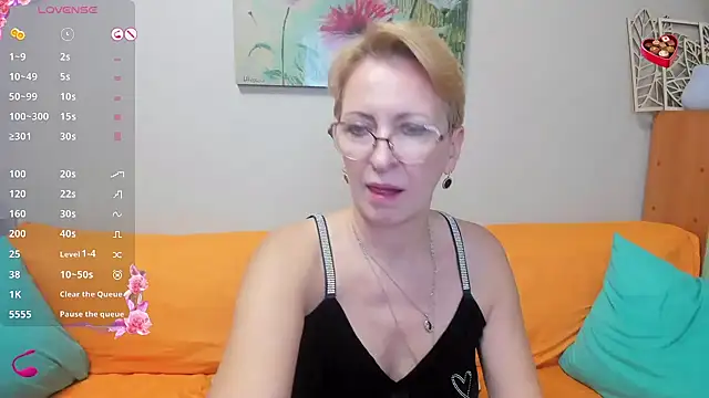 iamyourdream89 online show from March 20, 2025, 7:04 pm