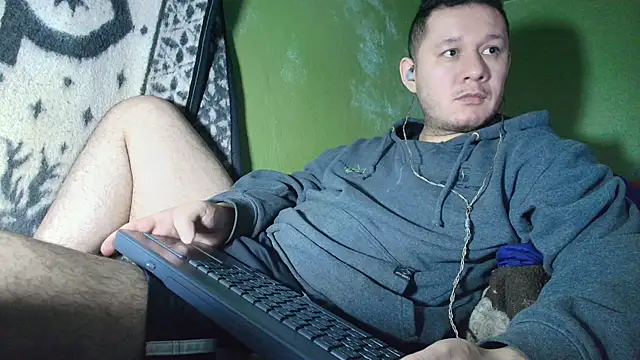 Snapshot of sweet_cock28 chatting on October 21, 2025, 3:28 am sweet cock28 online show from October 21, 2025, 3:28 am