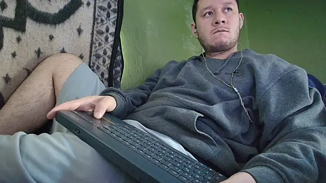 Snapshot of sweet_cock28 chatting on October 31, 2025, 3:52 pm sweet cock28 online show from October 31, 2025, 3:52 pm