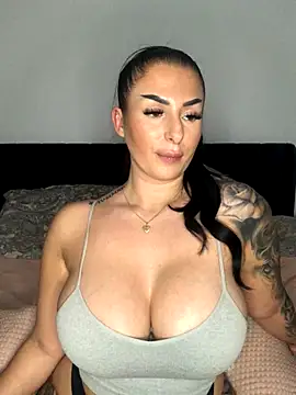 Mia-Bremer online show from December 20, 2025, 8:12 pm