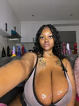 Snapshot of Yung-Missy chatting on February 26, 2026, 6:30 pm Yung-Missy online show from February 26, 2026, 6:30 pm