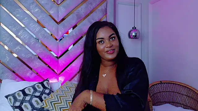 Noa Adams online show from November 17, 2025, 3:32 am