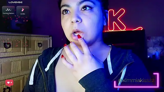 kimmiakiss22 online show from February 27, 2026, 12:55 am
