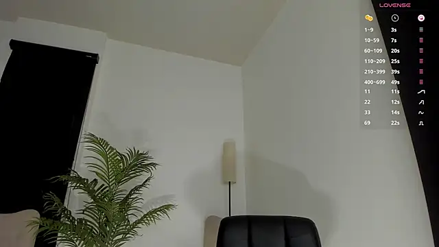 Snapshot of KendallRiseX chatting on February 12, 2025, 12:12 pm KendallRiseX online show from February 12, 2025, 12:12 pm