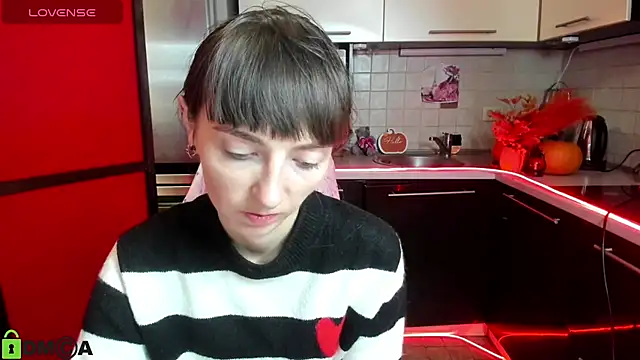 TayanaJons online show from November 26, 2025, 7:52 am