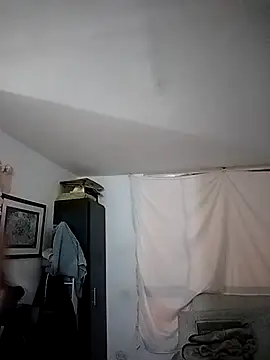 Snapshot of leo_logan chatting on December 23, 2025, 5:29 am leo logan online show from December 23, 2025, 5:29 am