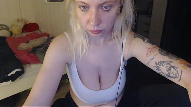 Snapshot of amanda_kiss_kiss chatting on November 4, 2025, 7:50 pm amanda kiss kiss online show from November 4, 2025, 7:50 pm