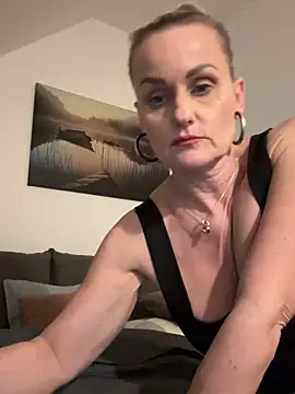 Daryyna online show from October 2, 2025, 5:49 pm