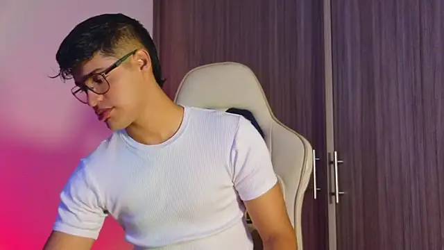 Snapshot of Jimmy_Leeh_ chatting on October 2, 2025, 10:24 pm Jimmy Leeh online show from October 2, 2025, 10:24 pm