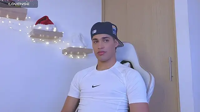 Snapshot of Jimmy_Leeh_ chatting on January 6, 2025, 10:47 pm Jimmy Leeh online show from January 6, 2025, 10:47 pm