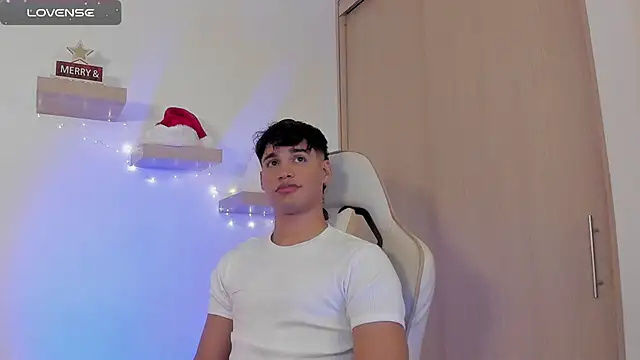 Snapshot of Jimmy_Leeh_ chatting on December 24, 2024, 10:49 pm Jimmy Leeh online show from December 24, 2024, 10:49 pm