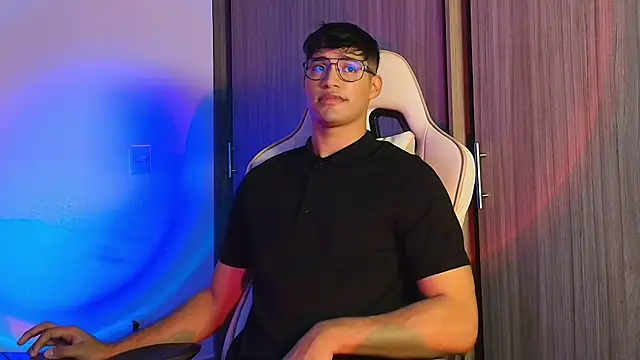 Snapshot of Jimmy_Leeh_ chatting on October 17, 2025, 11:06 pm Jimmy Leeh online show from October 17, 2025, 11:06 pm