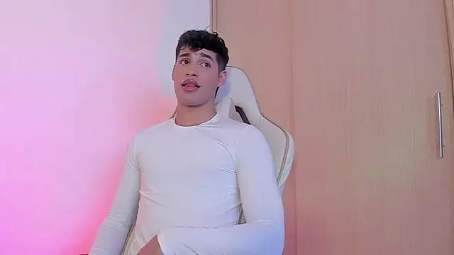 Snapshot of Jimmy_Leeh_ chatting on December 12, 2024, 11:25 pm Jimmy Leeh online show from December 12, 2024, 11:25 pm