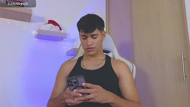 Snapshot of Jimmy_Leeh_ chatting on January 3, 2025, 11:44 pm Jimmy Leeh online show from January 3, 2025, 11:44 pm