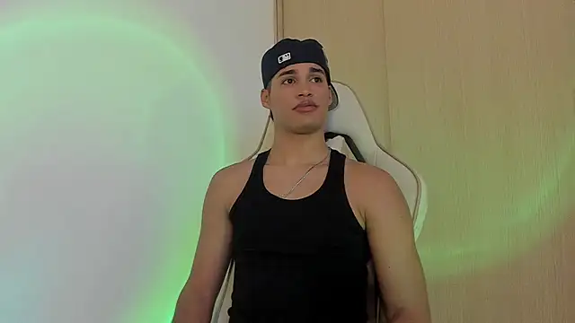 Snapshot of Jimmy_Leeh_ chatting on December 13, 2024, 10:55 pm Jimmy Leeh online show from December 13, 2024, 10:55 pm