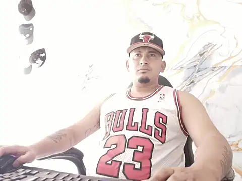 Snapshot of myke_andrade chatting on February 11, 2026, 3:01 pm myke andrade online show from February 11, 2026, 3:01 pm