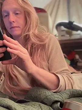Snapshot of GoldenFlameGoddess chatting on September 24, 2025, 3:18 pm GoldenFlameGoddess online show from September 24, 2025, 3:18 pm