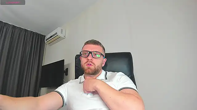 Findom guy online show from December 15, 2025, 11:05 am