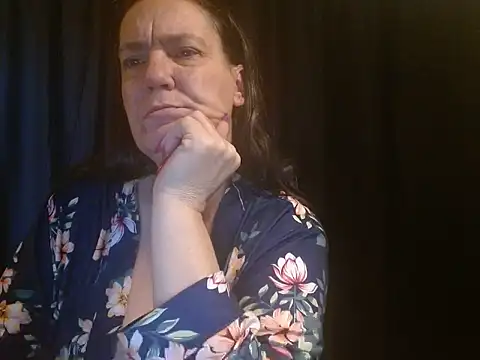 Snapshot of SimoneMoore chatting on October 26, 2025, 7:14 pm SimoneMoore online show from October 26, 2025, 7:14 pm