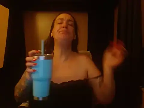 Snapshot of SimoneMoore chatting on March 5, 2025, 6:33 am SimoneMoore online show from March 5, 2025, 6:33 am