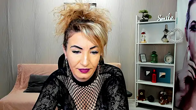 Snapshot of Cassandra_Hotty chatting on March 4, 2025, 4:38 am Cassandra Hotty online show from March 4, 2025, 4:38 am