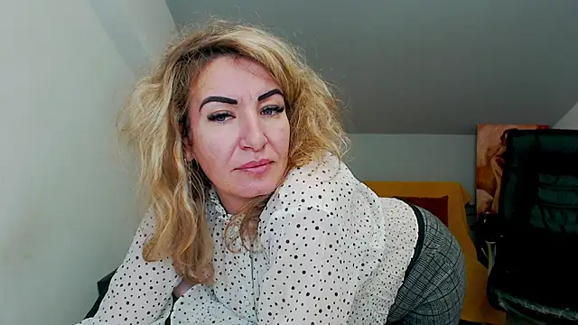 Snapshot of Cassandra_Hotty chatting on February 24, 2025, 3:23 am Cassandra Hotty online show from February 24, 2025, 3:23 am