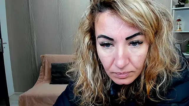 Snapshot of Cassandra_Hotty chatting on March 5, 2025, 3:51 am Cassandra Hotty online show from March 5, 2025, 3:51 am