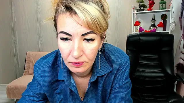 Snapshot of Cassandra_Hotty chatting on February 17, 2025, 4:20 am Cassandra Hotty online show from February 17, 2025, 4:20 am