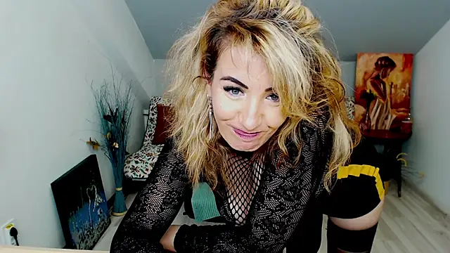 Snapshot of Cassandra_Hotty chatting on February 28, 2025, 11:03 am Cassandra Hotty online show from February 28, 2025, 11:03 am