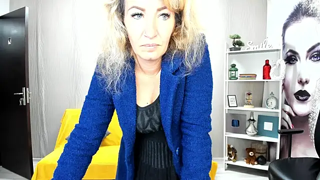 Snapshot of Cassandra_Hotty chatting on October 1, 2025, 3:22 am Cassandra Hotty online show from October 1, 2025, 3:22 am