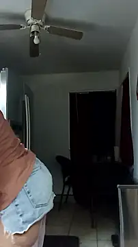 Snapshot of cammyquart chatting on December 21, 2025, 2:13 am cammyquart online show from December 21, 2025, 2:13 am