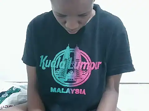 prettybeee online show from November 3, 2025, 3:48 pm