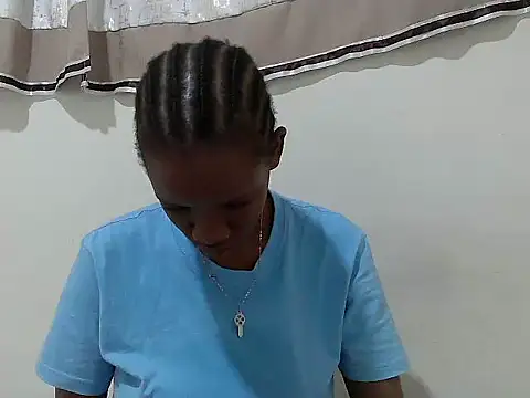 prettybeee online show from December 19, 2025, 5:04 pm